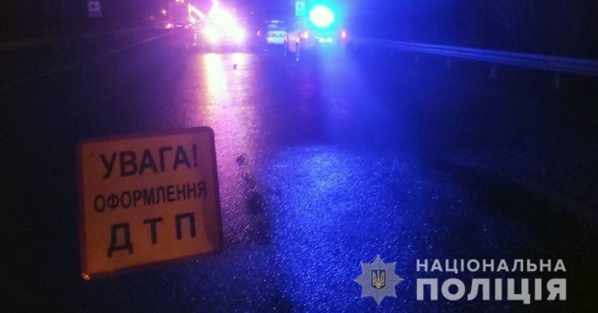 В Житомирской области два автомобиля переехали пешехода