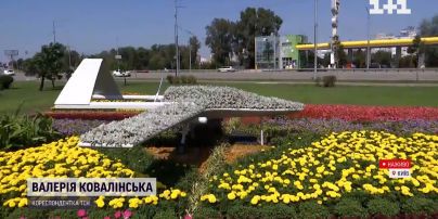Ко Дню Независимости Украины в Киеве создали тематические композиции