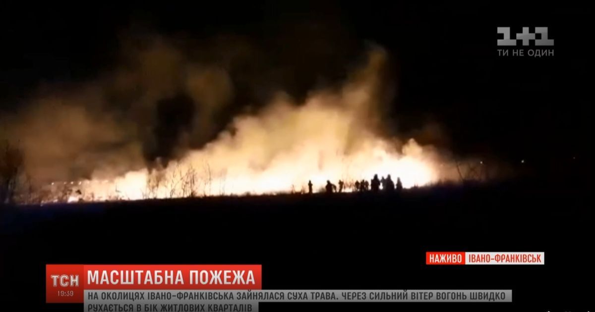 В Івано-Франківську сталася велика пожежа поблизу аеропорту