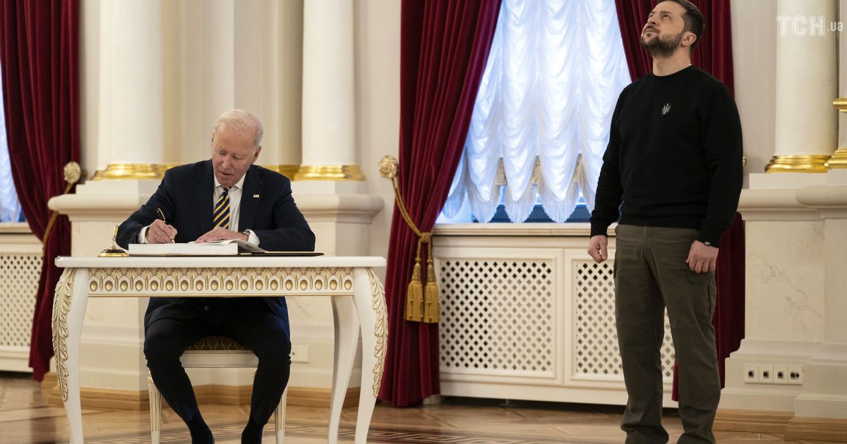 Мужество и лидерство: что написал Байден в гостевой книге Мариинского дворца