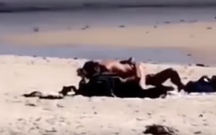 В Австралии засняли пару, которая занималась сексом на самом известном пляже