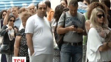 Перспектива дефолта нависла на этой неделе над Грецией и Украиной