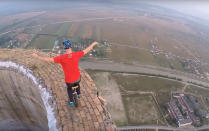 Экстремал шокировал видео с акробатическими трюками на высоте 250 метров без страховки
