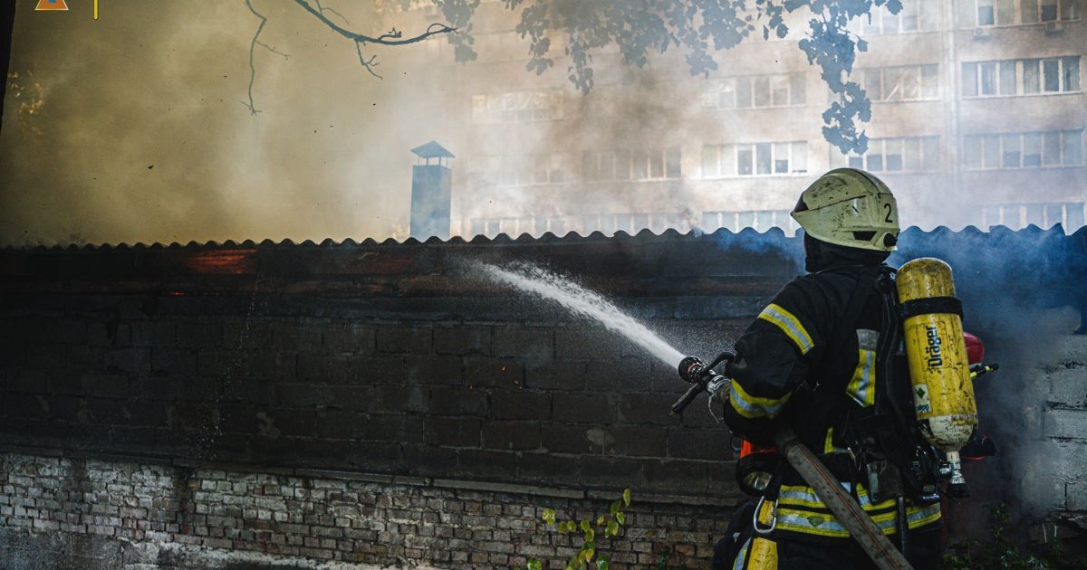 У Києві на території Інституту урології сталася пожежа_5 / © ГУ ДСНС у Києві