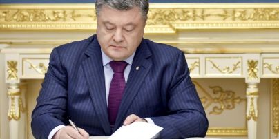 Порошенко присвоил звания Героев Украины посмертно двум участникам АТО