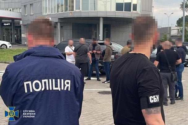 СБУ с полицией проводят антитеррористические мероприятия в Киеве (фото)