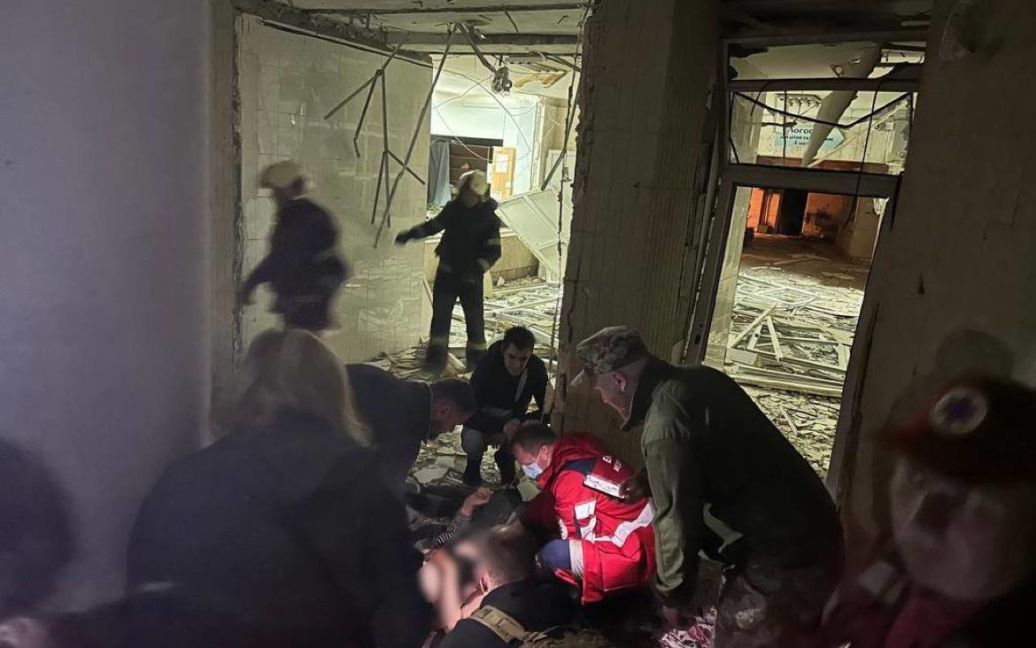 Из-за вражеской атаки в Киеве погибли три человека. Фото: КМВА / © 