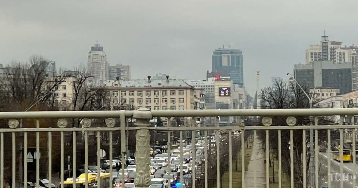 Киев остановился в пробках: куда не стоит ехать (фото)