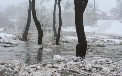 Синоптики попереджають про підвищення рівнів води в річках та паводки