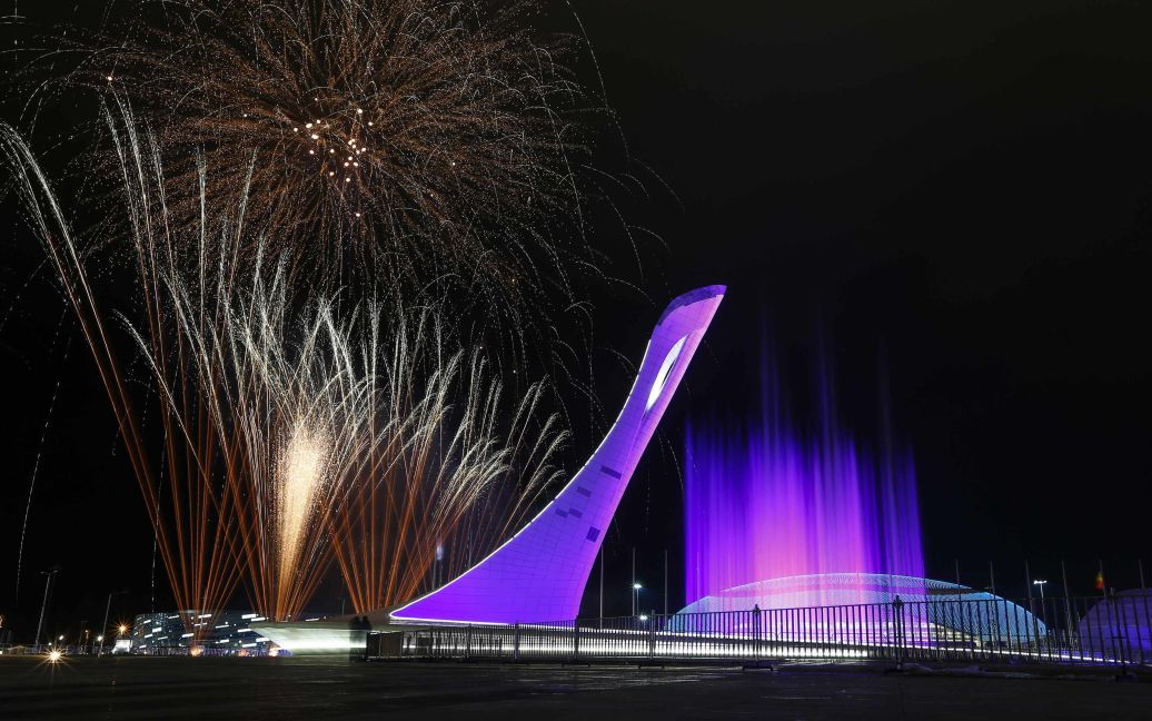 Салют над Олимпийским городком во время репетиции церемонии открытия Игр / © Reuters