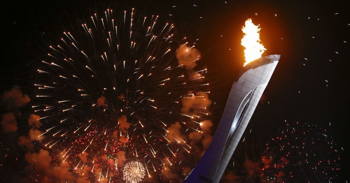 Олімпійський вогонь запалили у Сочі
