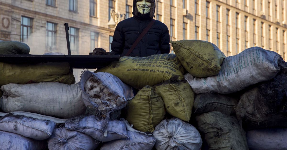 Барикади можуть простояти в Києві до травневих свят