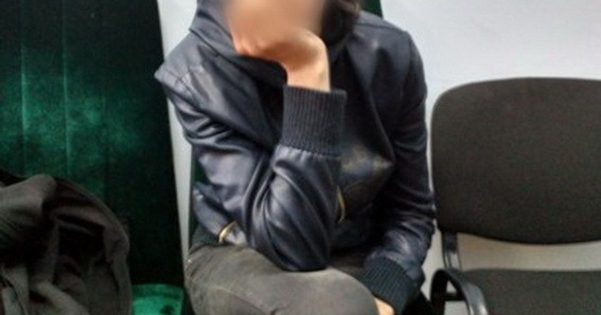 В Киеве задержали горе-мать, которая бросила посреди улицы коляску с двумя детьми