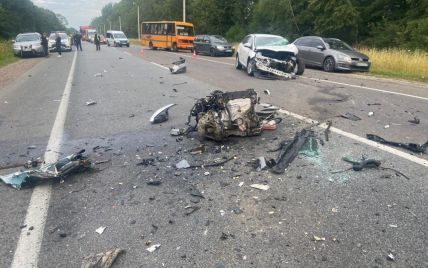 На дороге "Львов — Шегини" произошло смертельное ДТП и образовалась 6-километровая пробка: фото