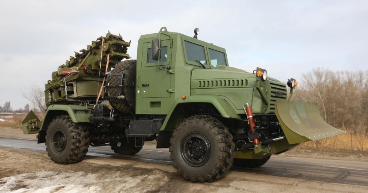 "АвтоКрАЗ" построил военную землеройную машину