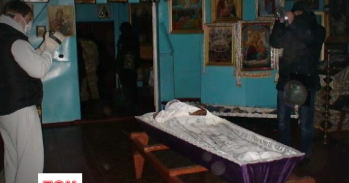 Мертвій дружині священика в Бортничах поклонялися 80 вірян