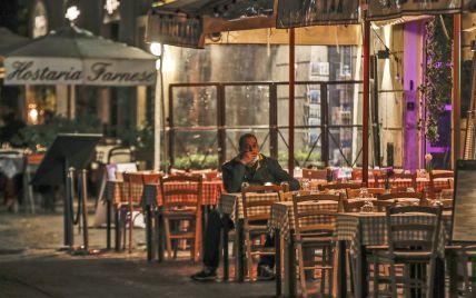 Правительство ослабило карантин для кафе и ресторанов в новогоднюю ночь