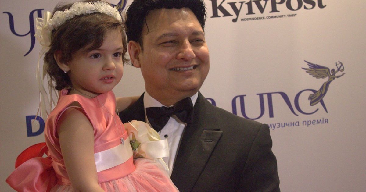 Камалия и Захур взяли с собой дочерей на YUNA / © ТСН.ua