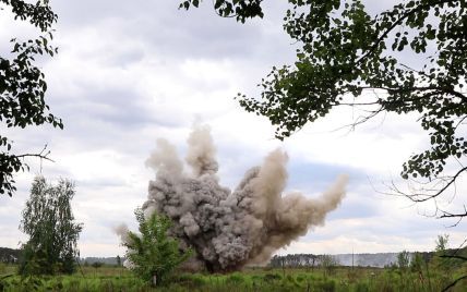 Мешканців Київщини попередили про вибухи: де проводять розмінування