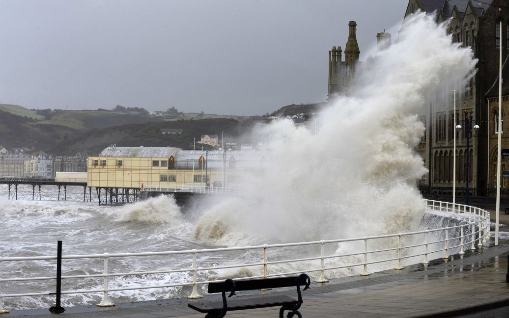 Великобритания страдает из-за мощного шторма / © Reuters