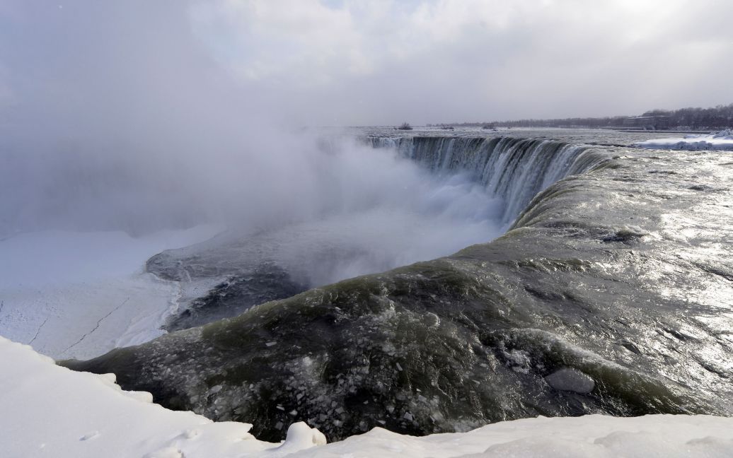 Ниагарский водопад сковало льдом из-за  аномальных морозов в США / © Reuters