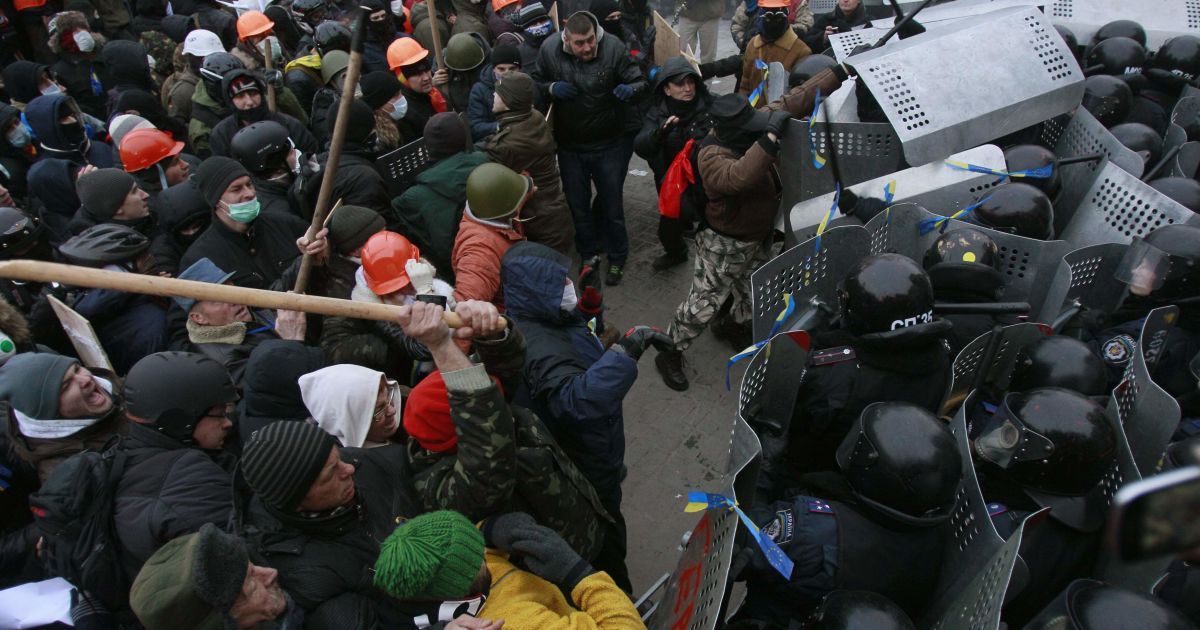 Масштабні сутички охопили центр Києва / © Reuters