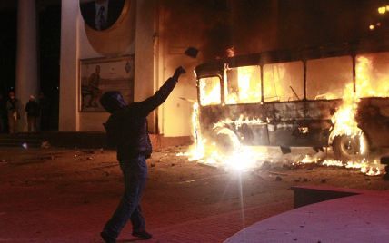 Появилось видео столкновений на Грушевского: огонь охватил все вокруг