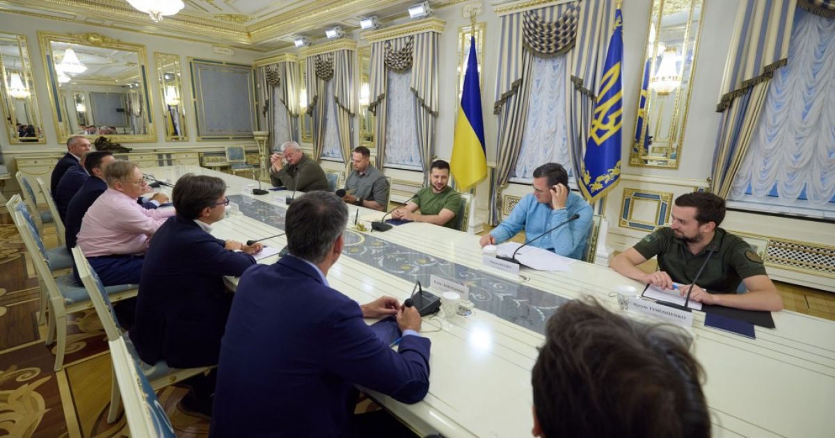 Ключове - відбудова: Зеленський повідомив, що Україна підписала меморандум про співпрацю з європейськими містами