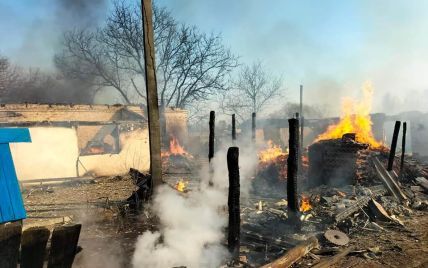 В Житомирской области сгорел частный дом из-за артиллерийских обстрелов оккупантов (фото)
