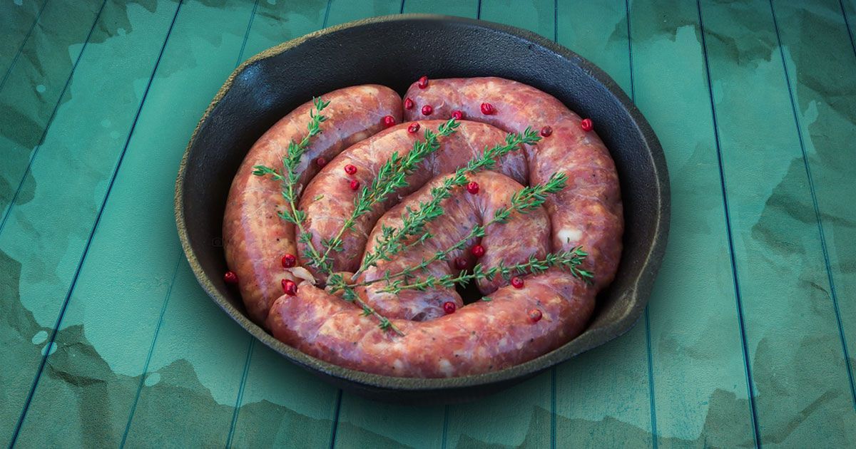 Ковбаски зі свинини з чорносливом