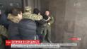 Под Киевской ОГА подрались протестующие актеры с людьми в камуфляже
