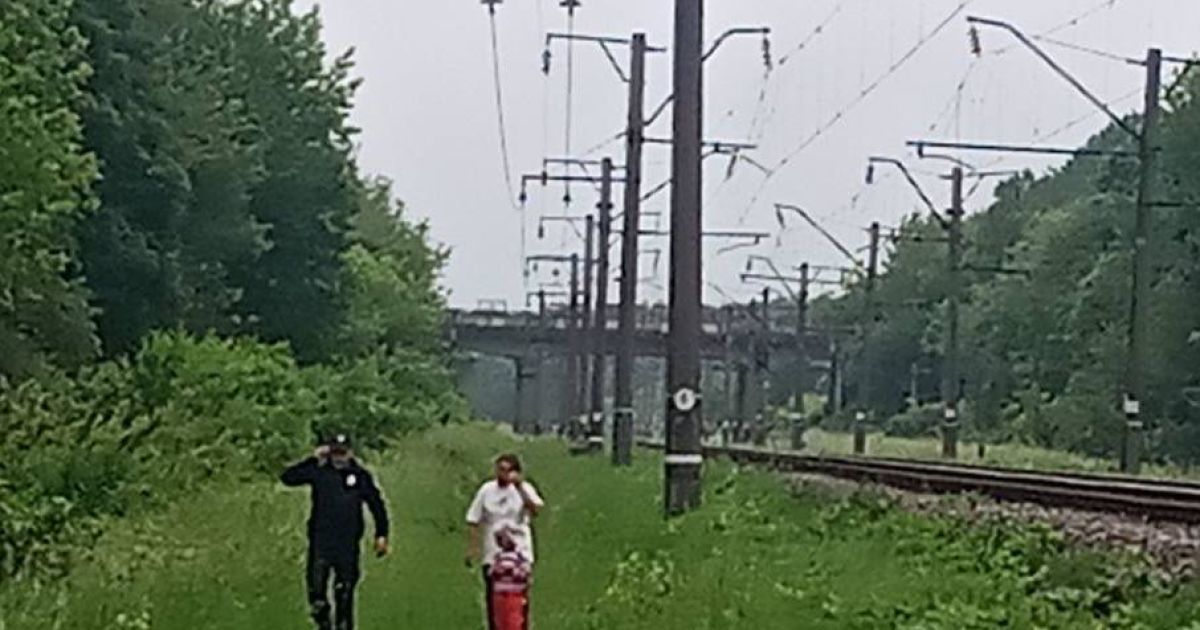 У Житомирській області жінка з 5-річною дитиною хотіла піти з життя, кинувшись під потяг