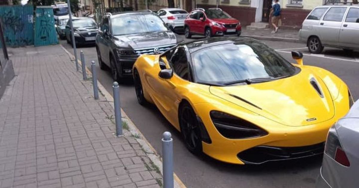 От Rolls-Royce до McLaren: какие элитные авто эвакуируют в Киеве за неправильную парковку