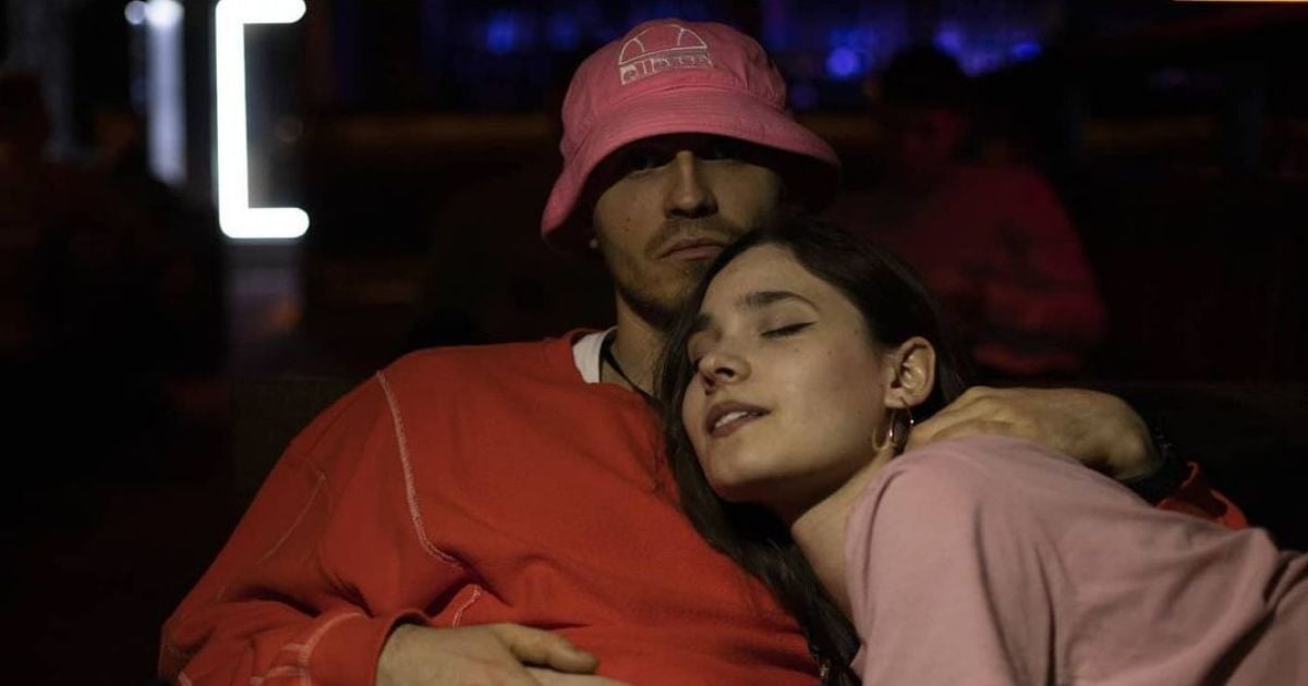 Олег Псюк з дівчиною