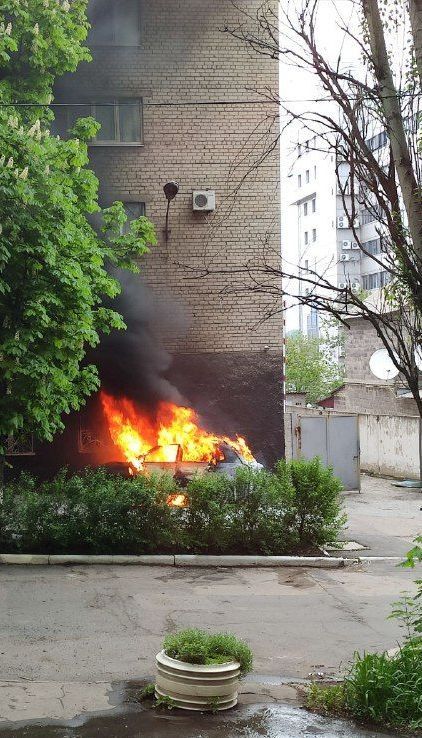 В центре оккупированного Донецка возле "управление полиции" взорвался автомобиль - соцсети