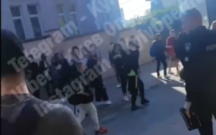 В Киеве неизвестный сообщил о заминировании здания одного из вузов: видео