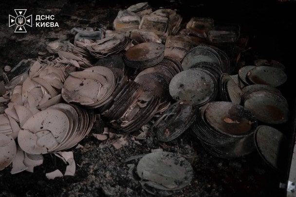 Масований удар по Києву вночі 5 серпня. / © ДСНС