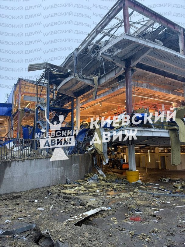 Епіцентр на Почайній після атаки.