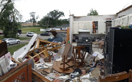 Руйнівний торнадо пронісся канадійською провінцією Онтаріо: вісім людей потрапили до лікарні