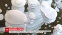 У Китаї сотні туристів їдуть до міста Мохе, аби подивитися на заморожене озеро