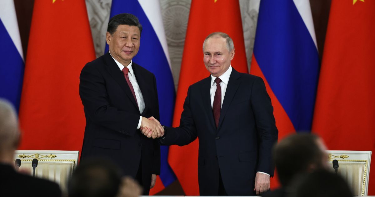 Лидер КНР Си Цзиньпин и Владимир Путин