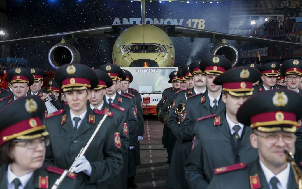 На "Антонові" представили новий український літак. / © Reuters