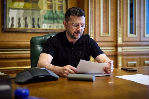 Зеленский ввел санкции против компаний РФ и Китая, которые разрабатывают дроны с ИИ