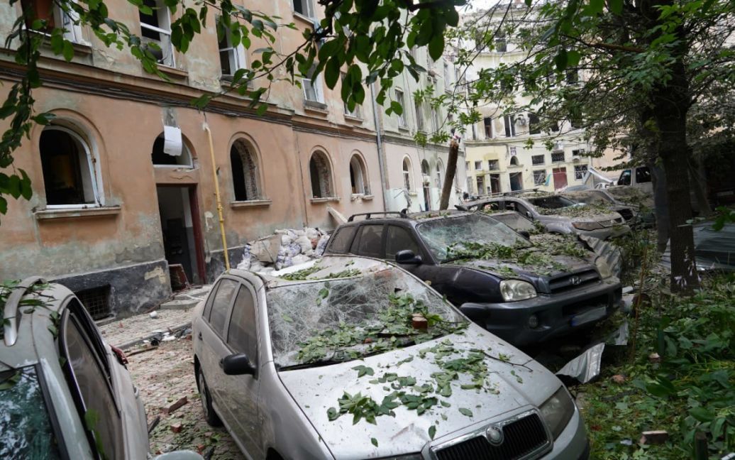 Фото з місця ракетної атаки по Львову 6 липня / Фото: Нацполіція України / © 