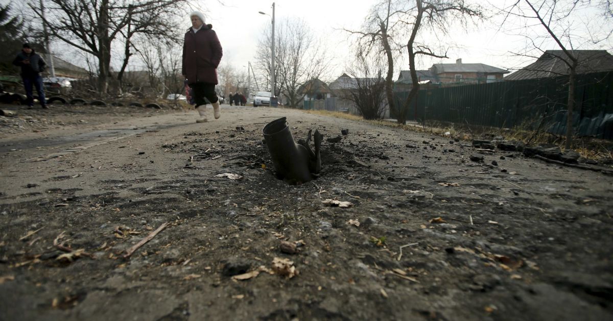 Боевики продолжают обстреливать мирных жителей