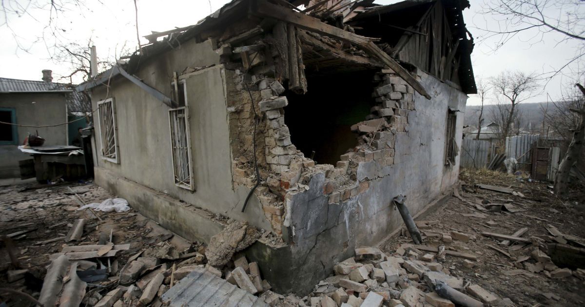 От обстрелов пострадали дома мирных жителей
