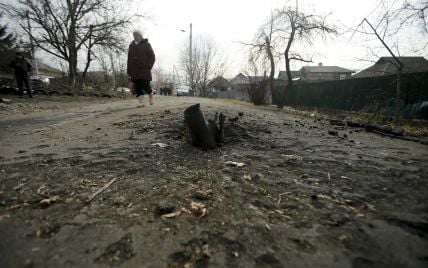 Боевики больше десятка раз обстреляли мирные села на Донбассе и ранили четырех человек