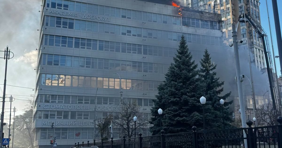 Російські війська вдруге вдарили по медичному центру «Добробут»