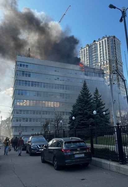 Російські війська вдруге вдарили по медичному центру «Добробут»