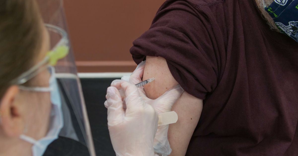 У Києві третій день поспіль зростає смертність від Covid-19: мапа захворюваності